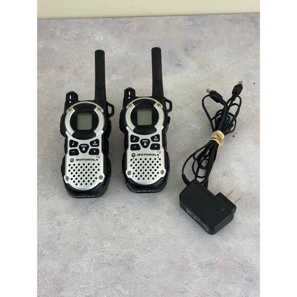 Motorola Walkie Talkies Talkabout Two Way Radios K7GMTCEJ With Charger - Picture 8 of 16